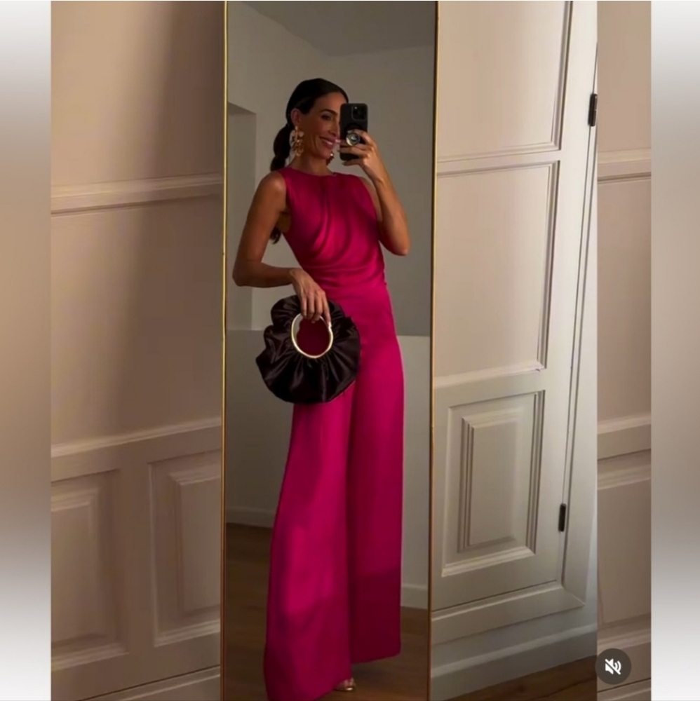 ❌️SOLD❌️GATHERED WAIST SATIN EFFECT JUMPSUIT SIZE L - Picture 1 of 8